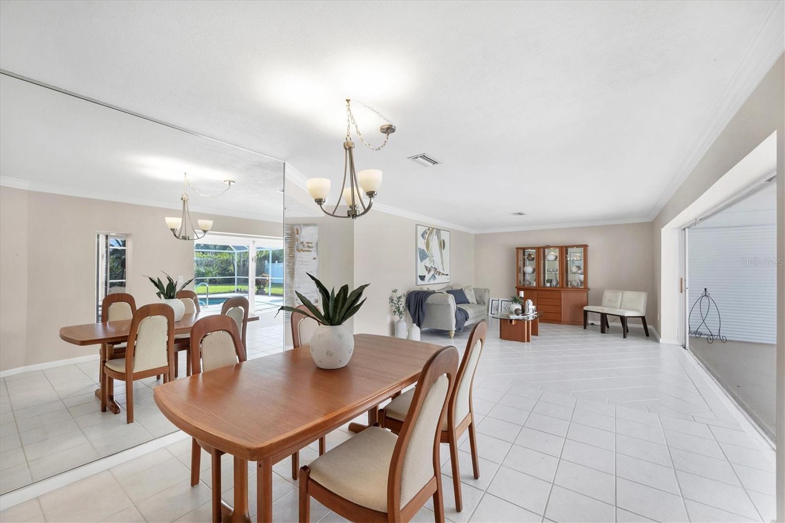 Image 14 of 43 For 633 Valencia Road