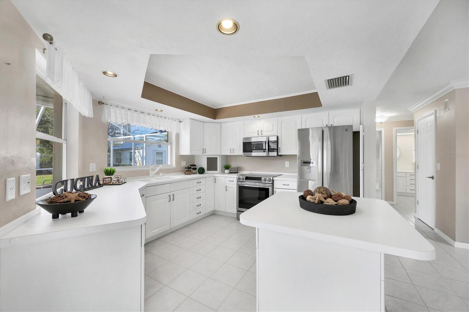 Image 15 of 43 For 633 Valencia Road