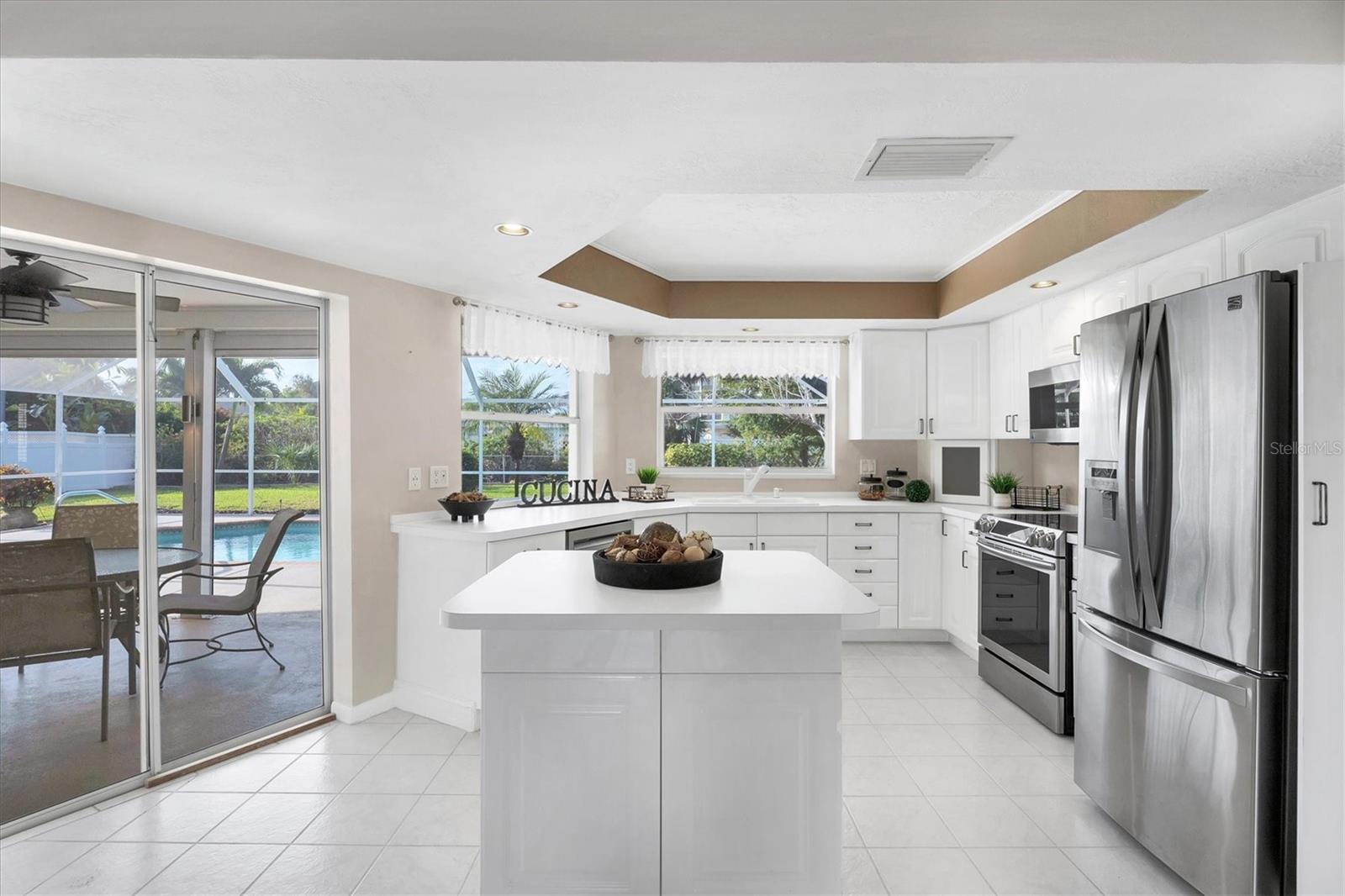 Image 17 of 43 For 633 Valencia Road