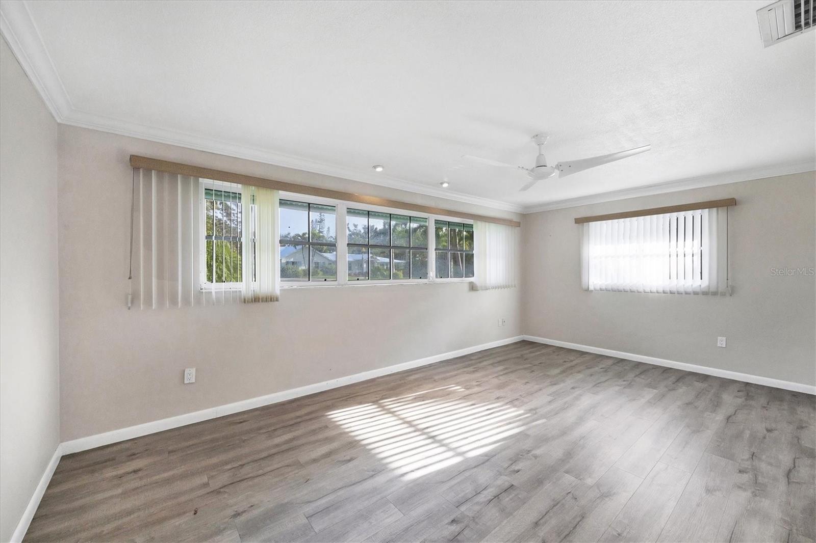 Image 19 of 43 For 633 Valencia Road