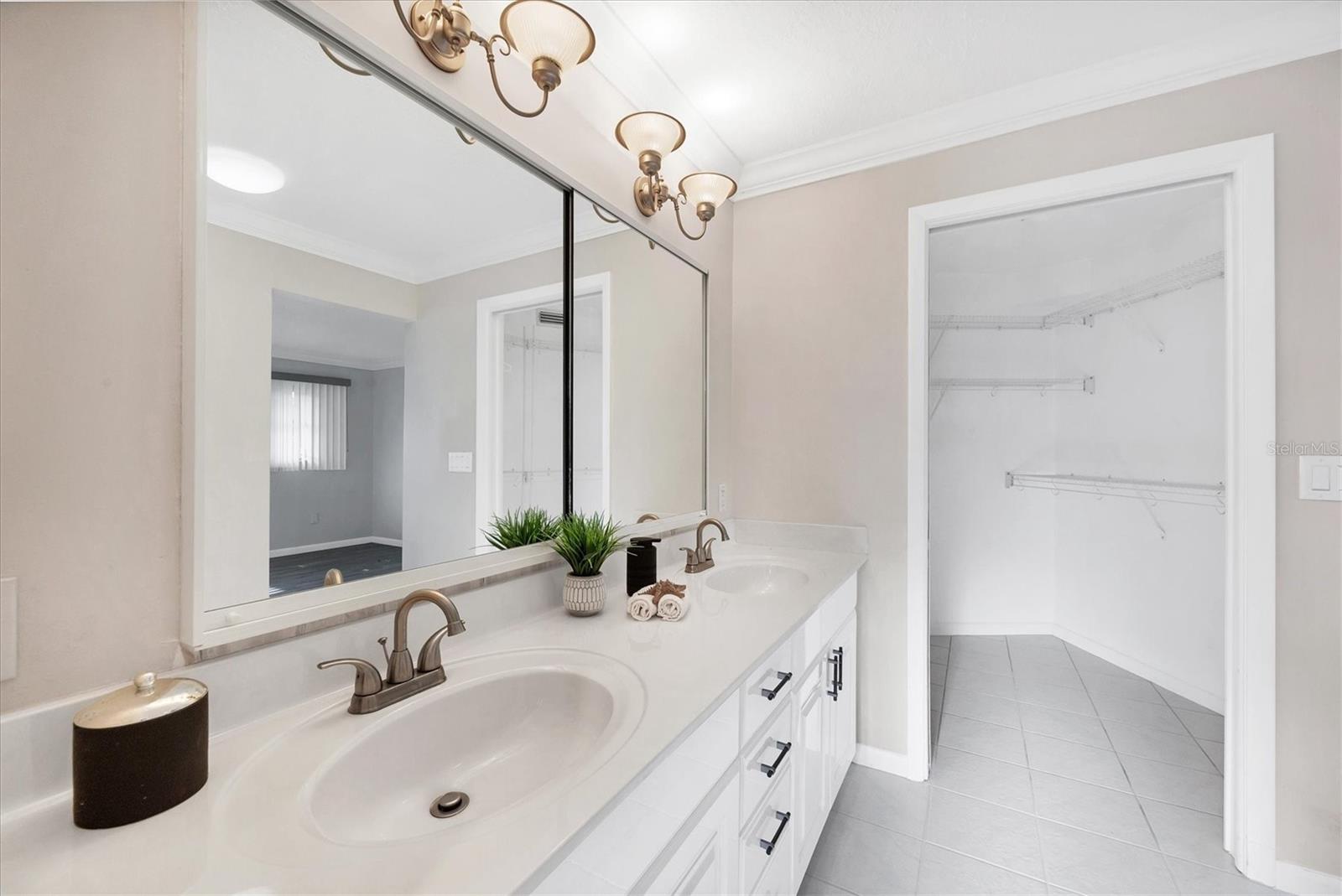 Image 22 of 43 For 633 Valencia Road