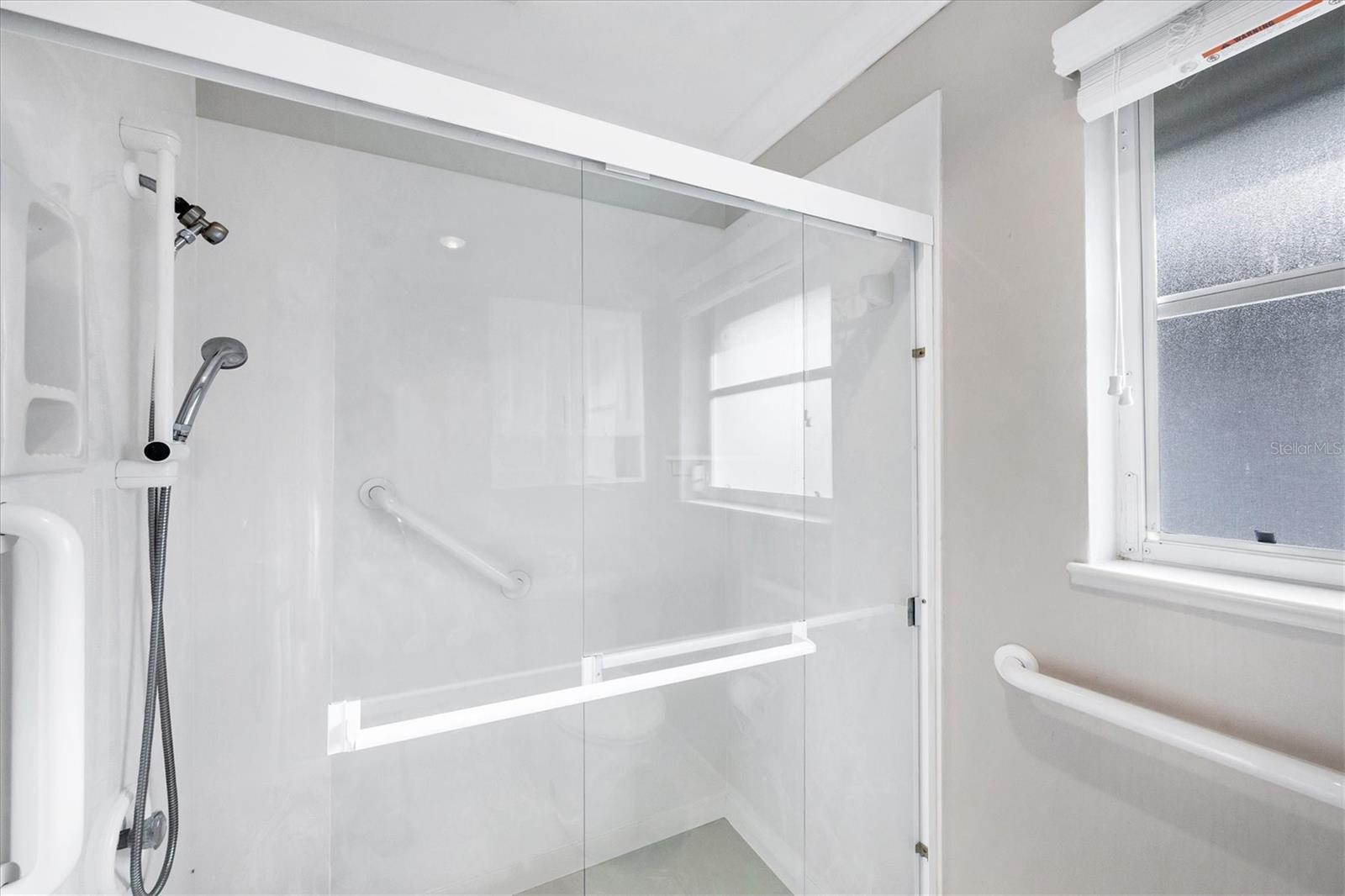 Image 23 of 43 For 633 Valencia Road