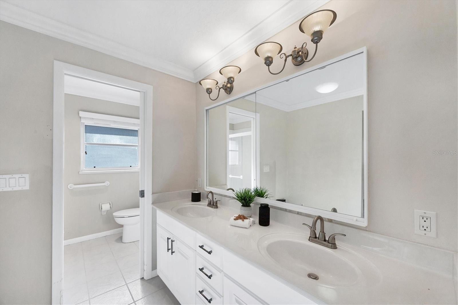 Image 24 of 43 For 633 Valencia Road