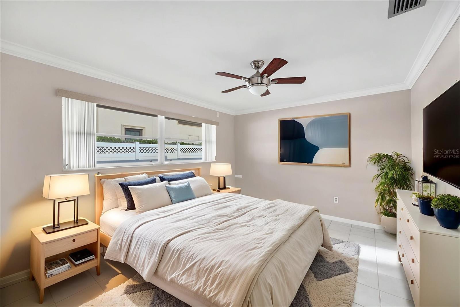 Image 27 of 43 For 633 Valencia Road