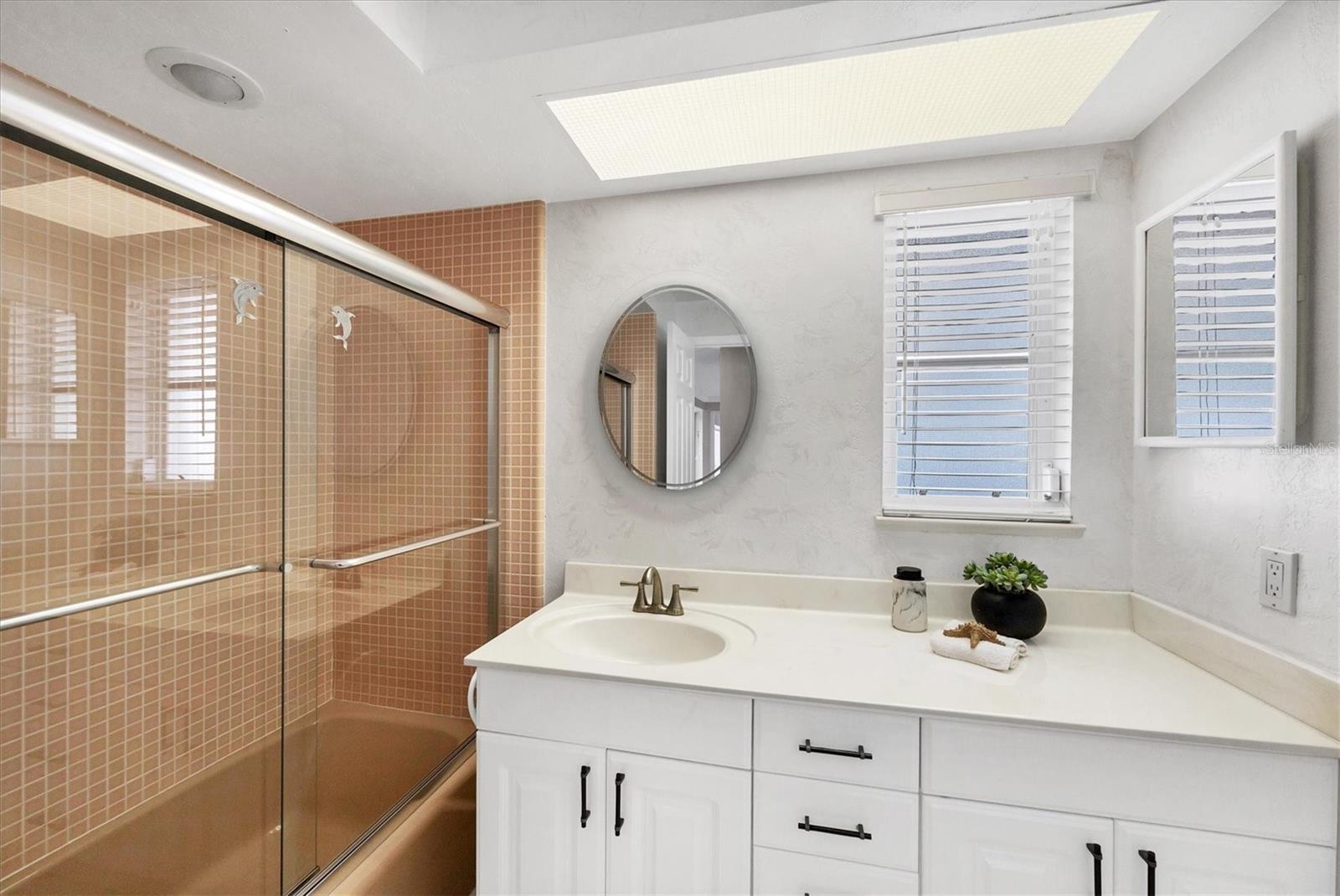 Image 29 of 43 For 633 Valencia Road