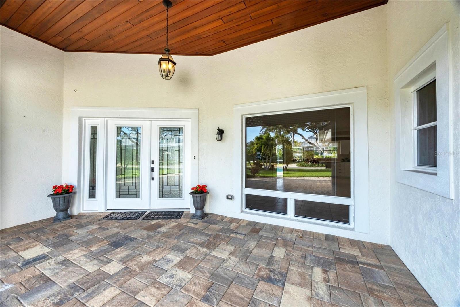 Image 6 of 43 For 633 Valencia Road