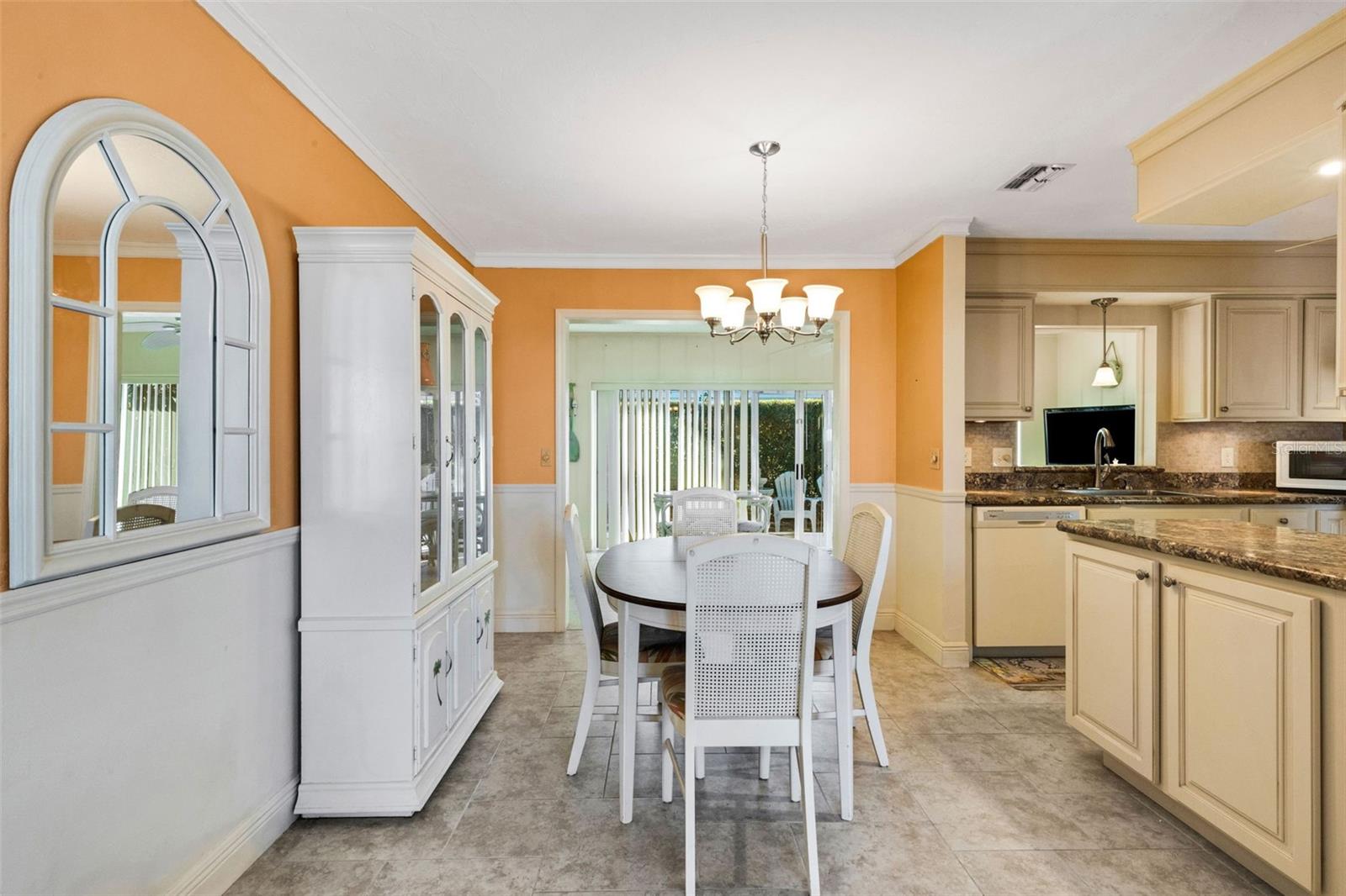 Image 17 of 52 For 72 Circlewood Drive A2-7