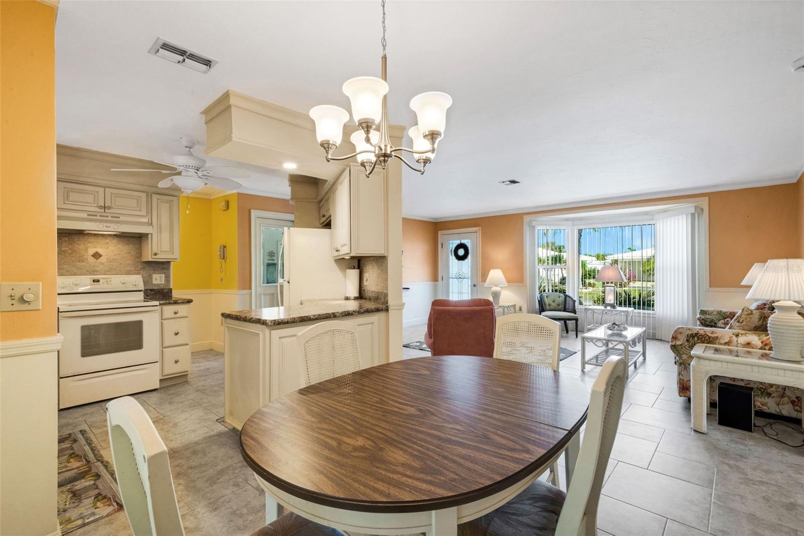 Image 20 of 52 For 72 Circlewood Drive A2-7