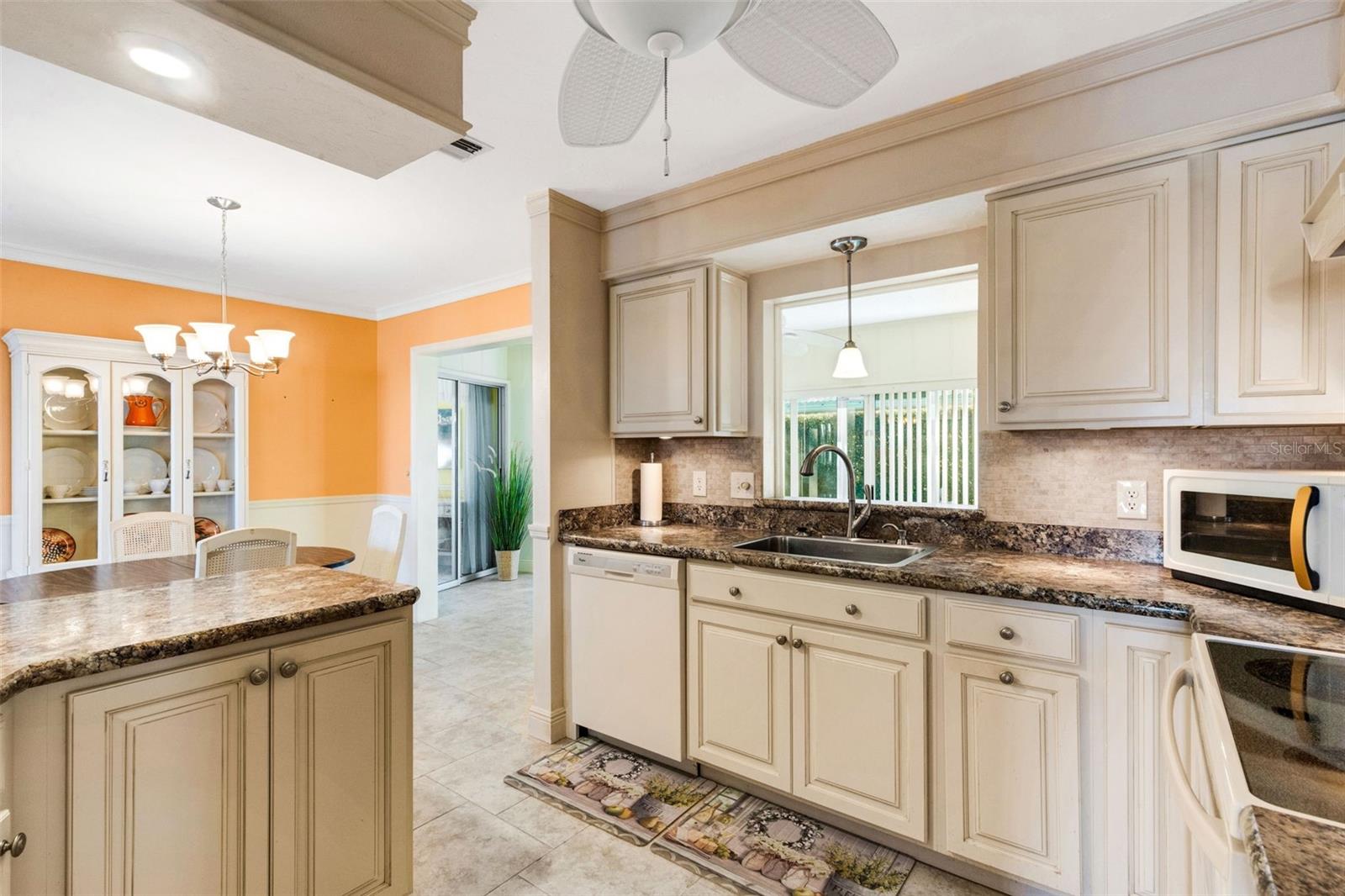 Image 23 of 52 For 72 Circlewood Drive A2-7