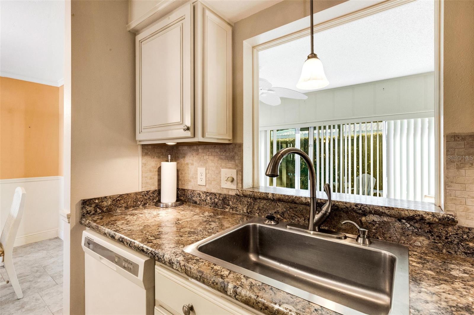 Image 24 of 52 For 72 Circlewood Drive A2-7