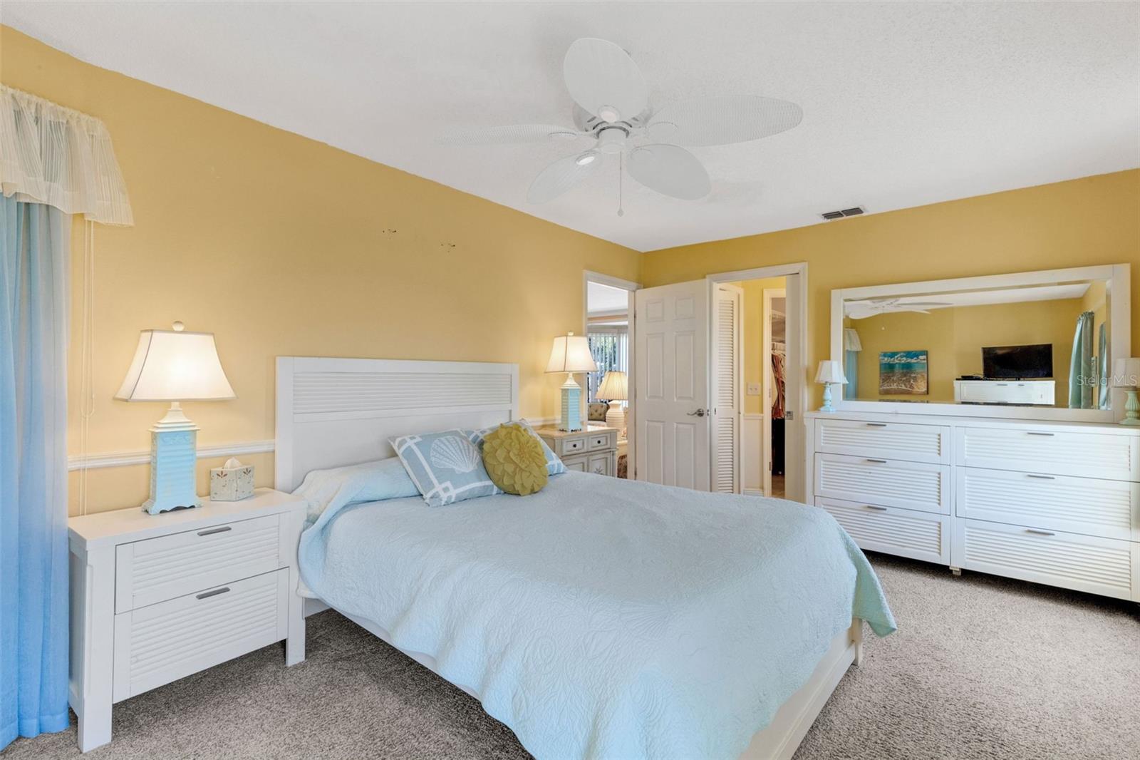 Image 38 of 52 For 72 Circlewood Drive A2-7