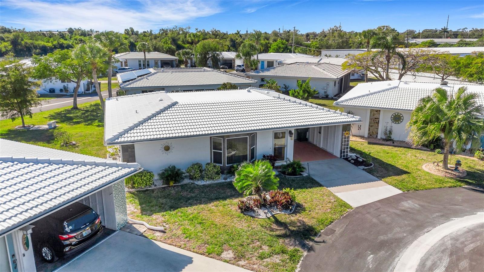 Image 7 of 52 For 72 Circlewood Drive A2-7