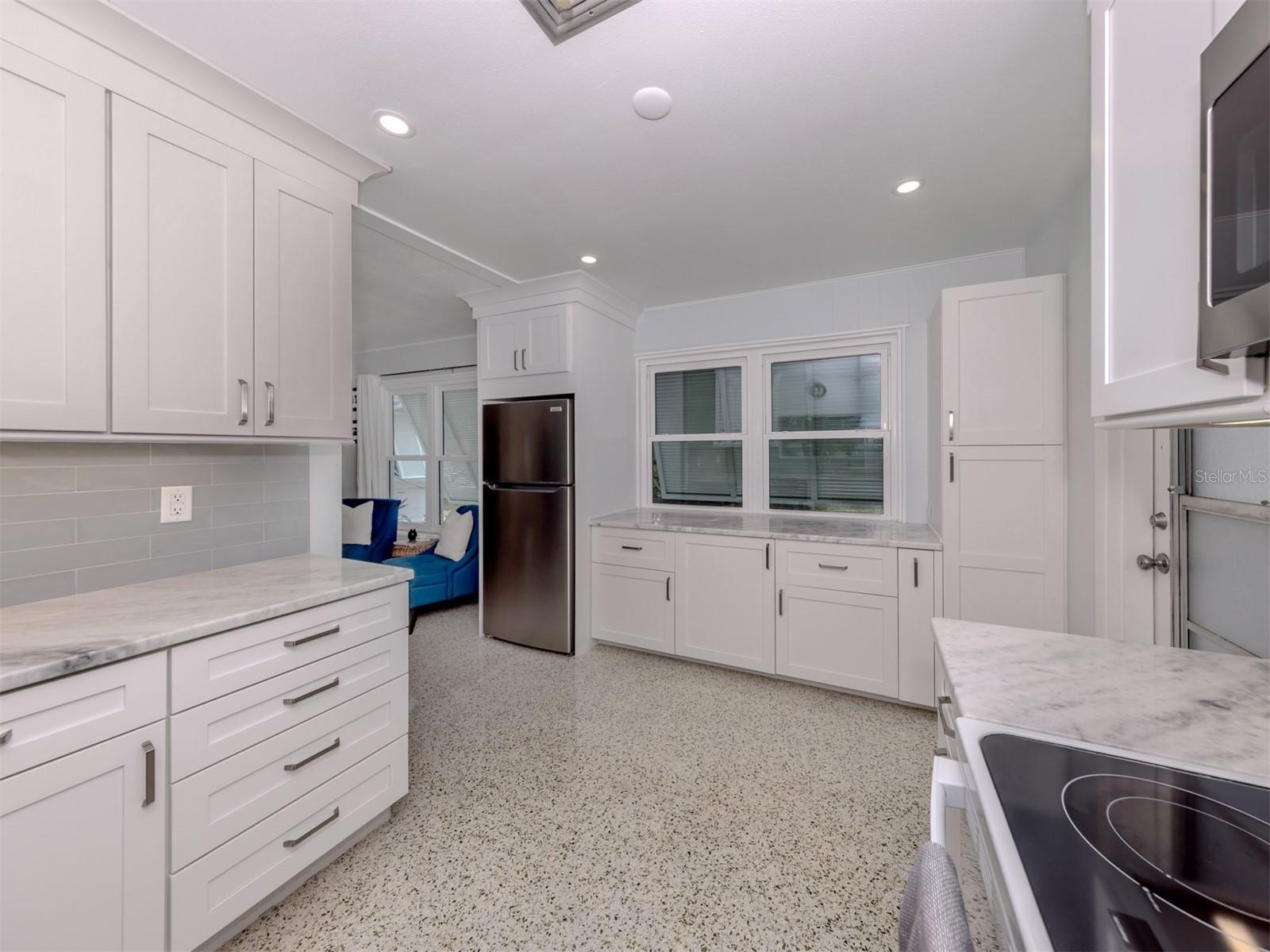 Image 13 of 50 For 825 Nokomis Avenue S