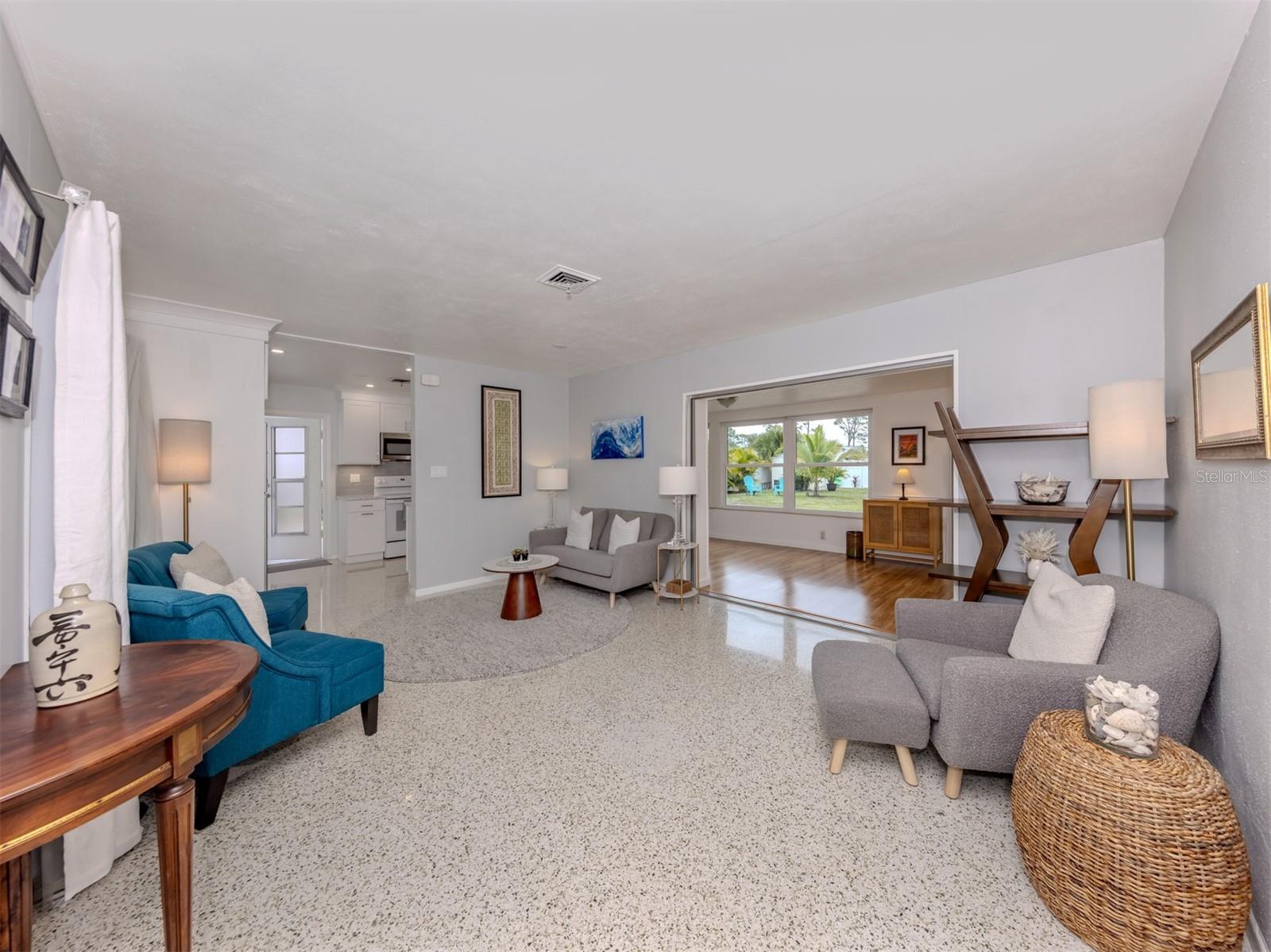 Image 5 of 50 For 825 Nokomis Avenue S