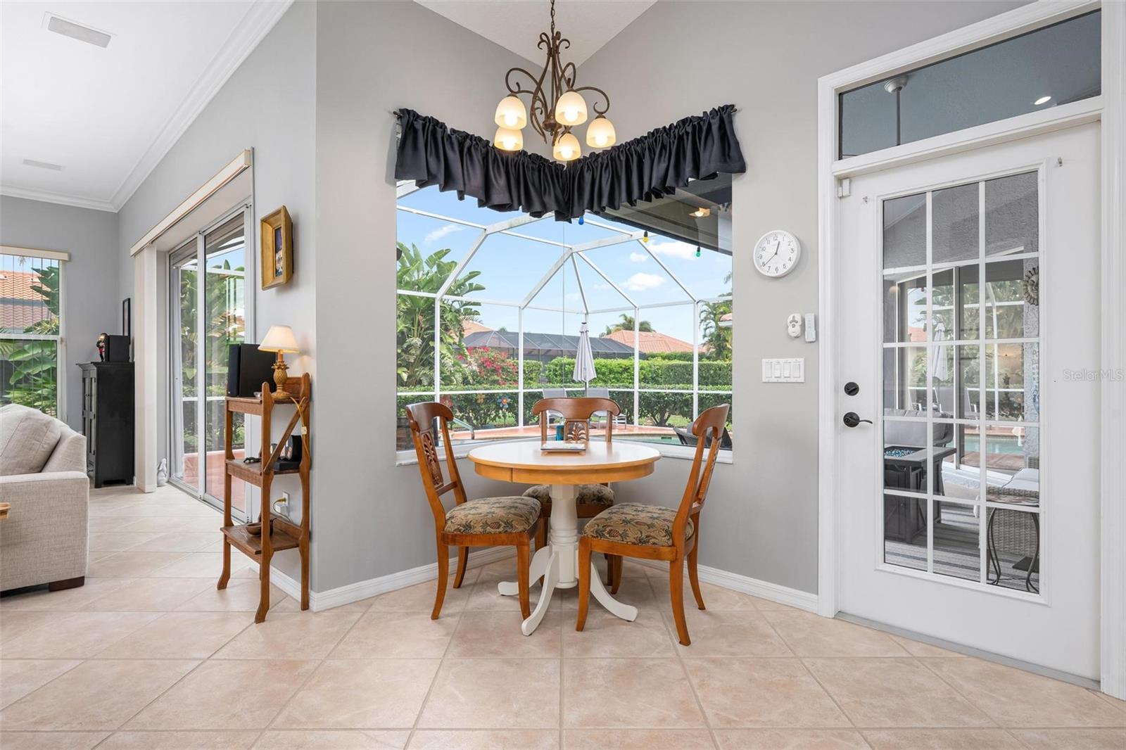 Image 26 of 81 For 715 Thistlelake Drive