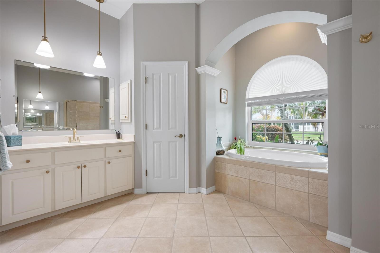 Image 41 of 81 For 715 Thistlelake Drive