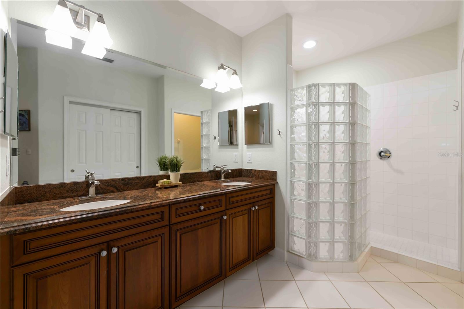 Image 35 of 85 For 118 Bella Vista Terrace 7c