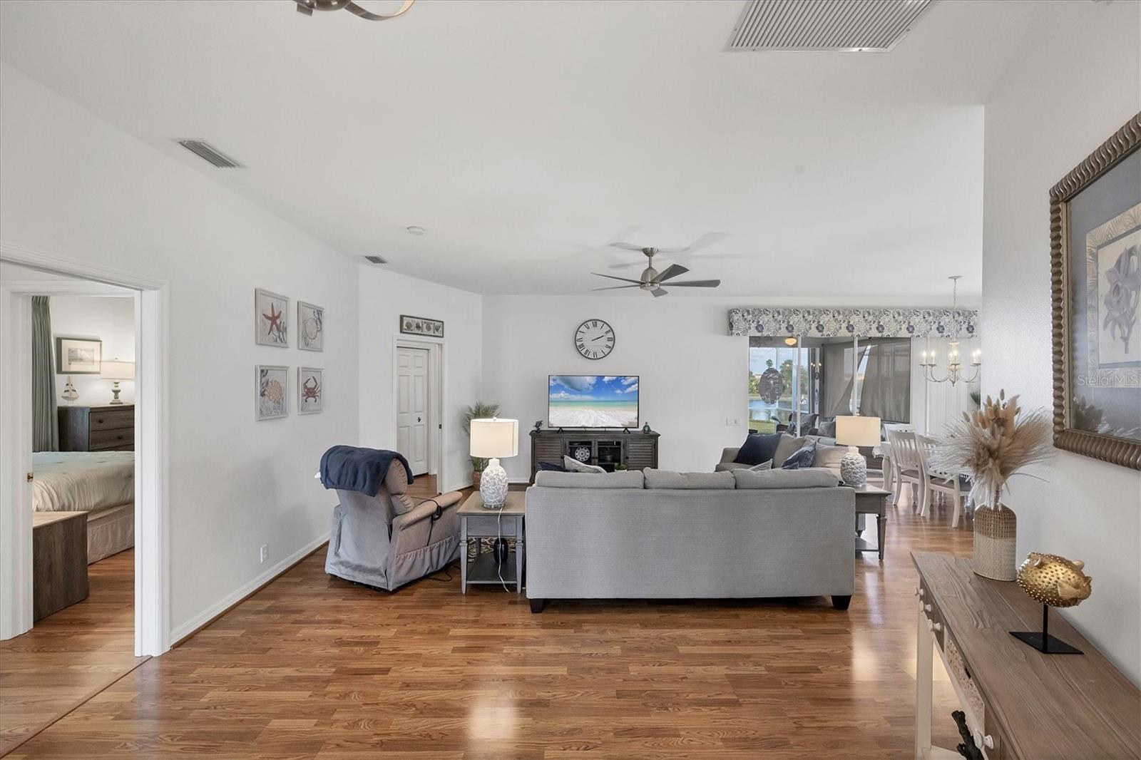 Image 9 of 78 For 421 Pinewood Lake Drive