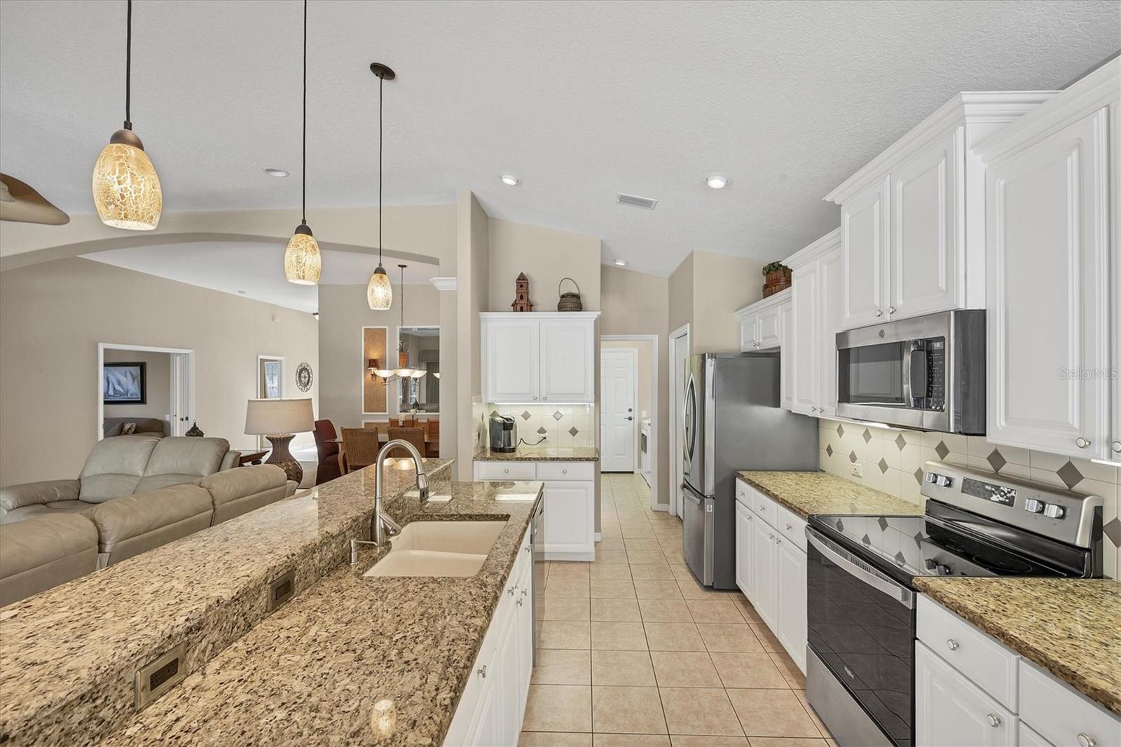 Image 33 of 90 For 407 Pinewood Lake Drive