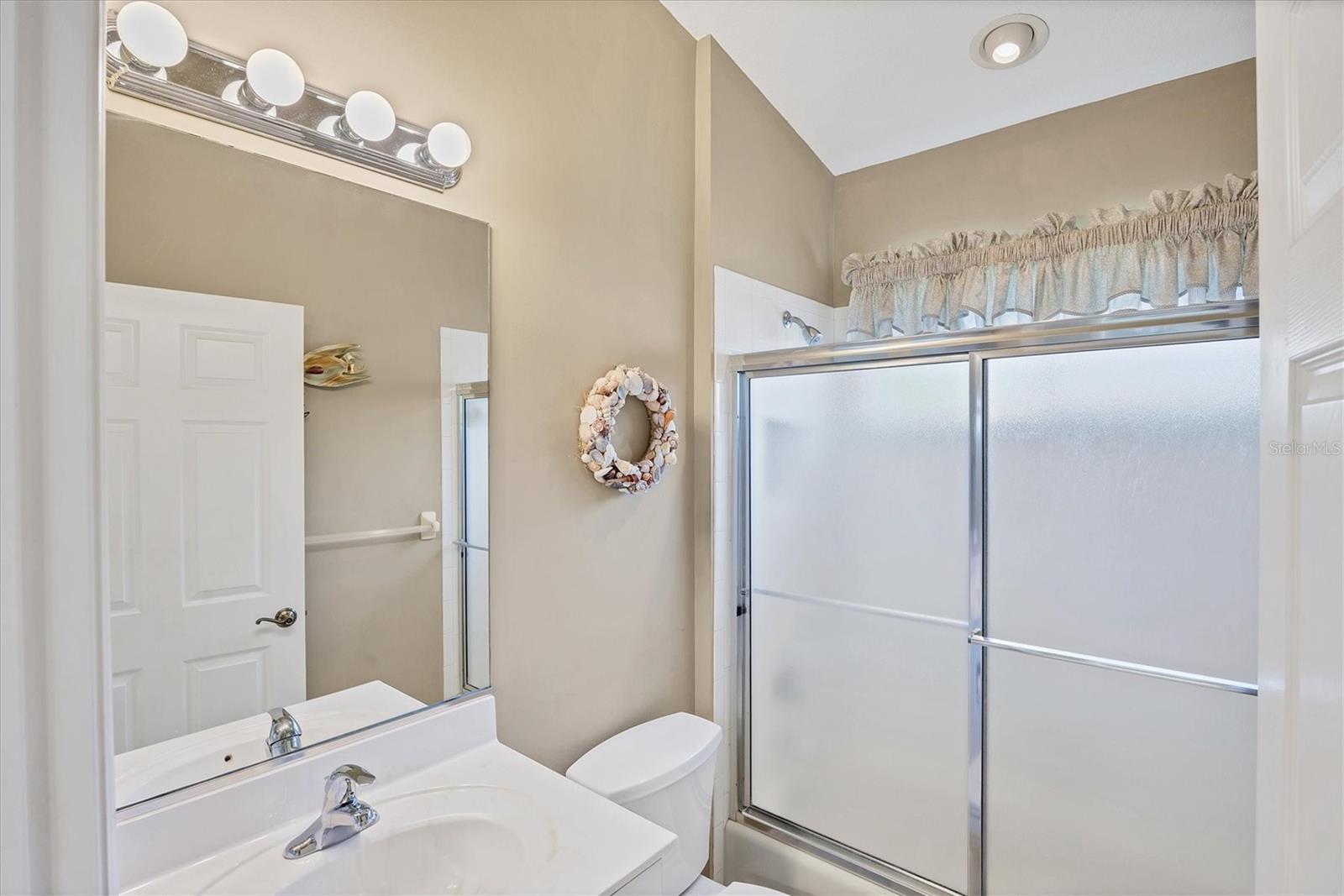 Image 57 of 90 For 407 Pinewood Lake Drive