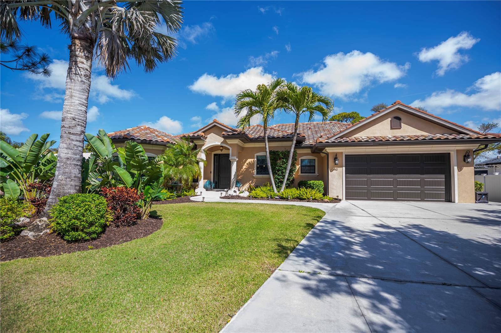 Details for 612 Barcelona Avenue, VENICE, FL 34285