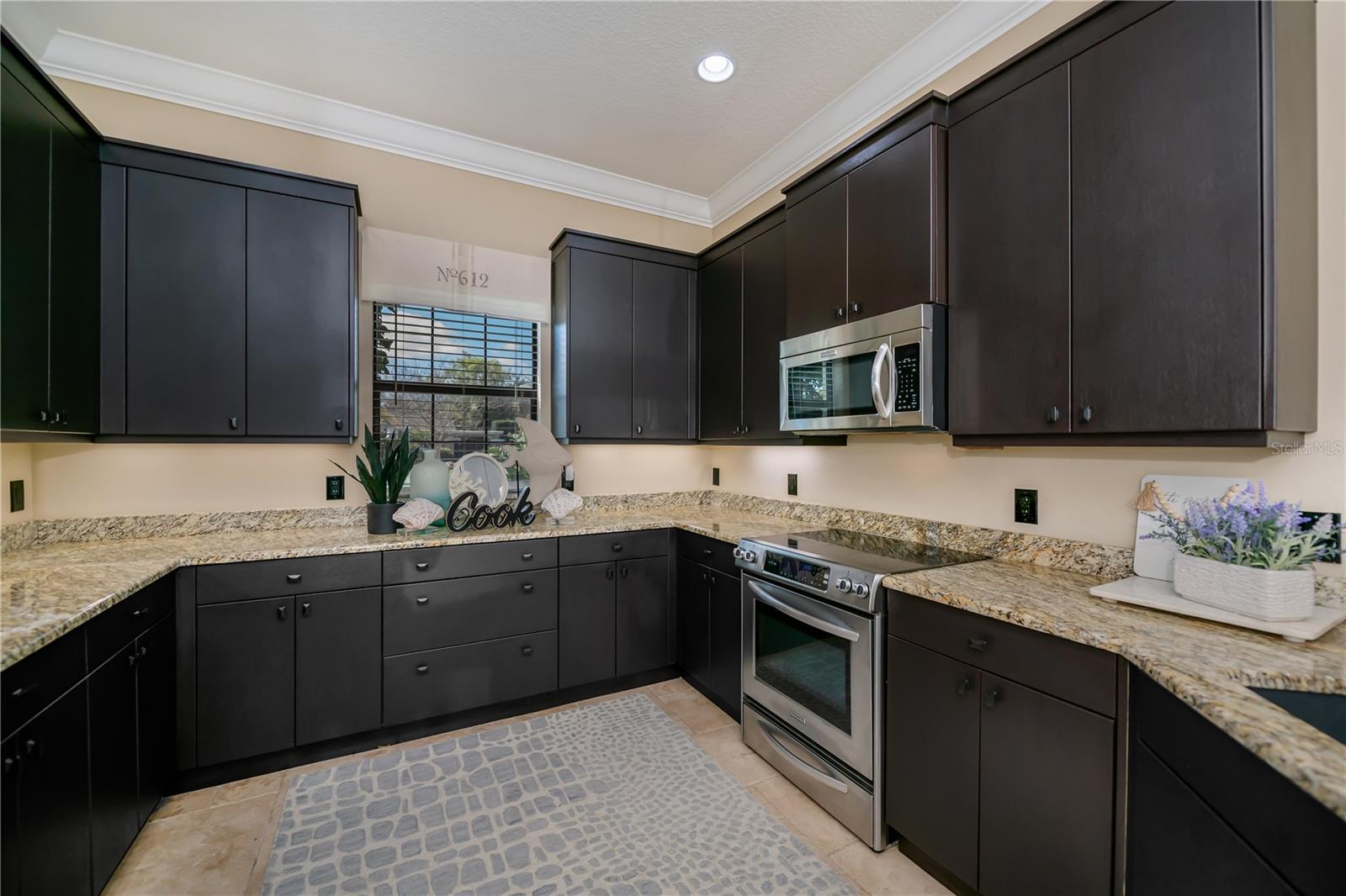 Image 9 of 44 For 612 Barcelona Avenue