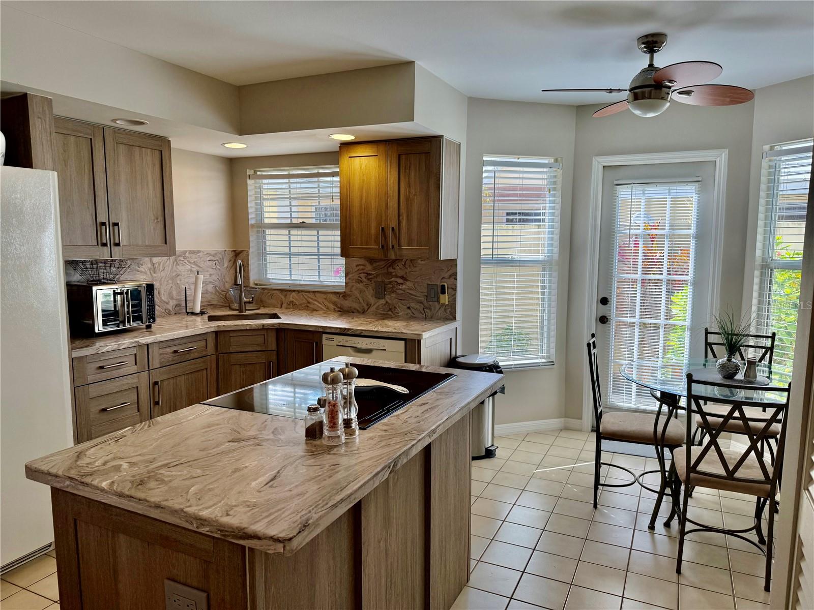 Image 11 of 38 For 714 Harrington Lake Drive S 1