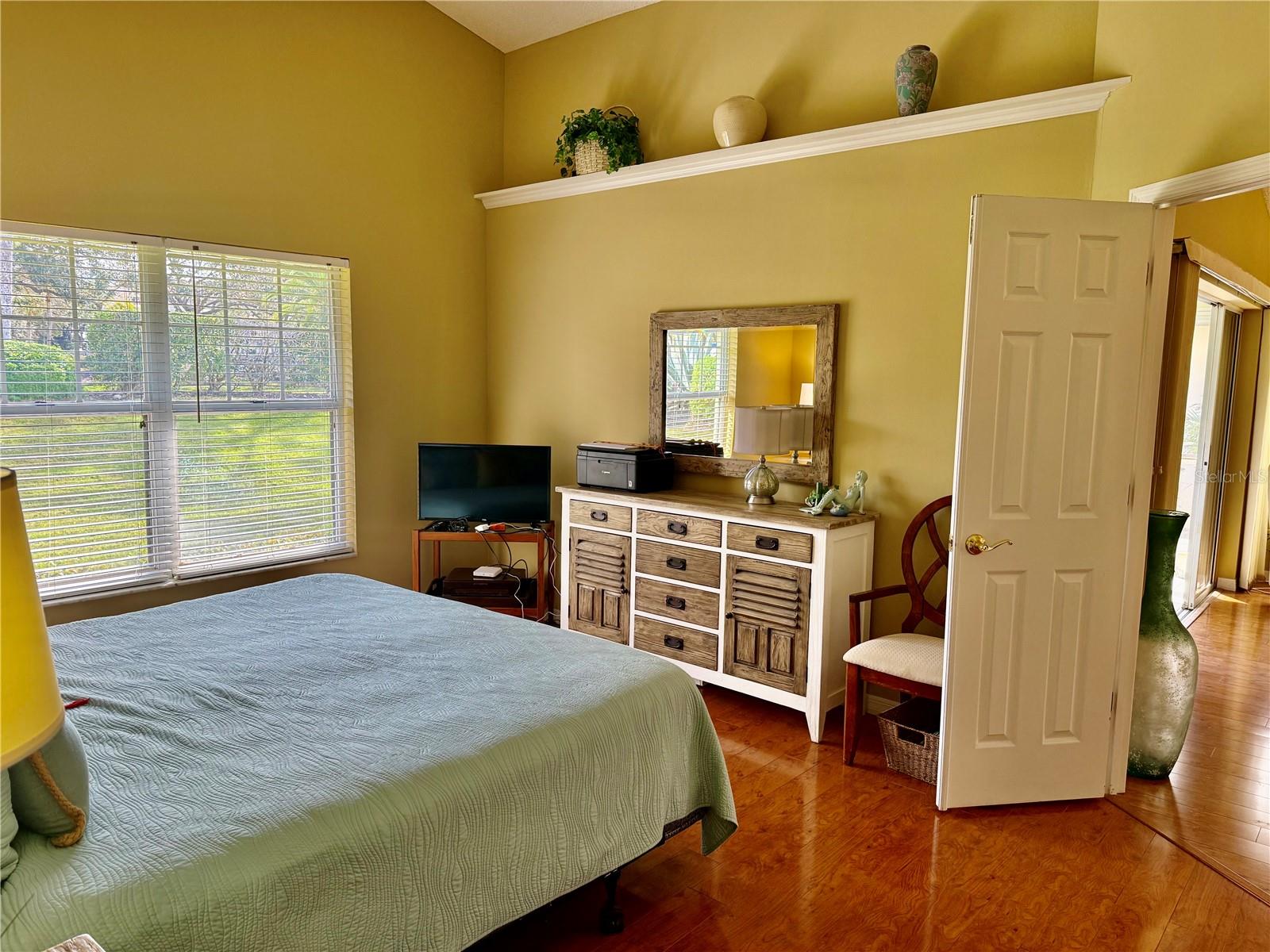 Image 14 of 38 For 714 Harrington Lake Drive S 1