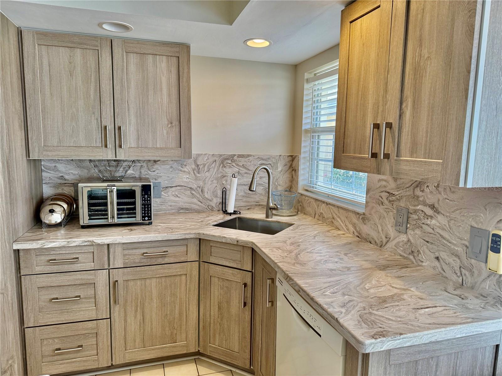 Image 8 of 38 For 714 Harrington Lake Drive S 1