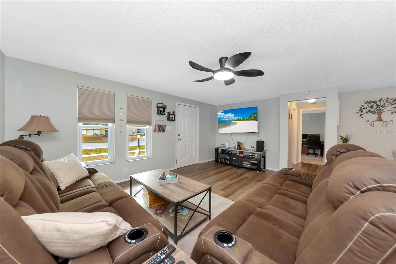 Image 10 of 47 For 8120 Lombra Avenue