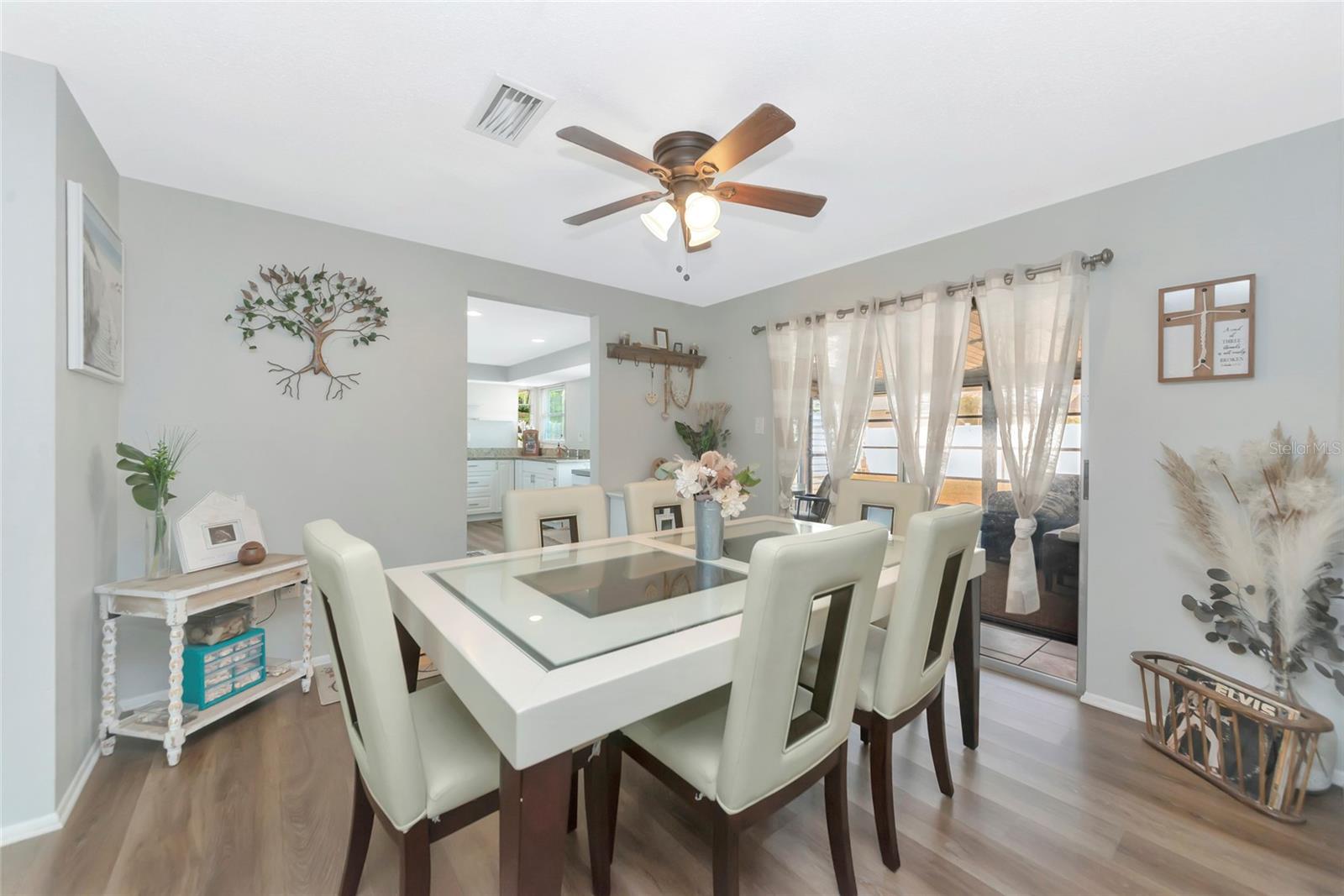 Image 11 of 47 For 8120 Lombra Avenue