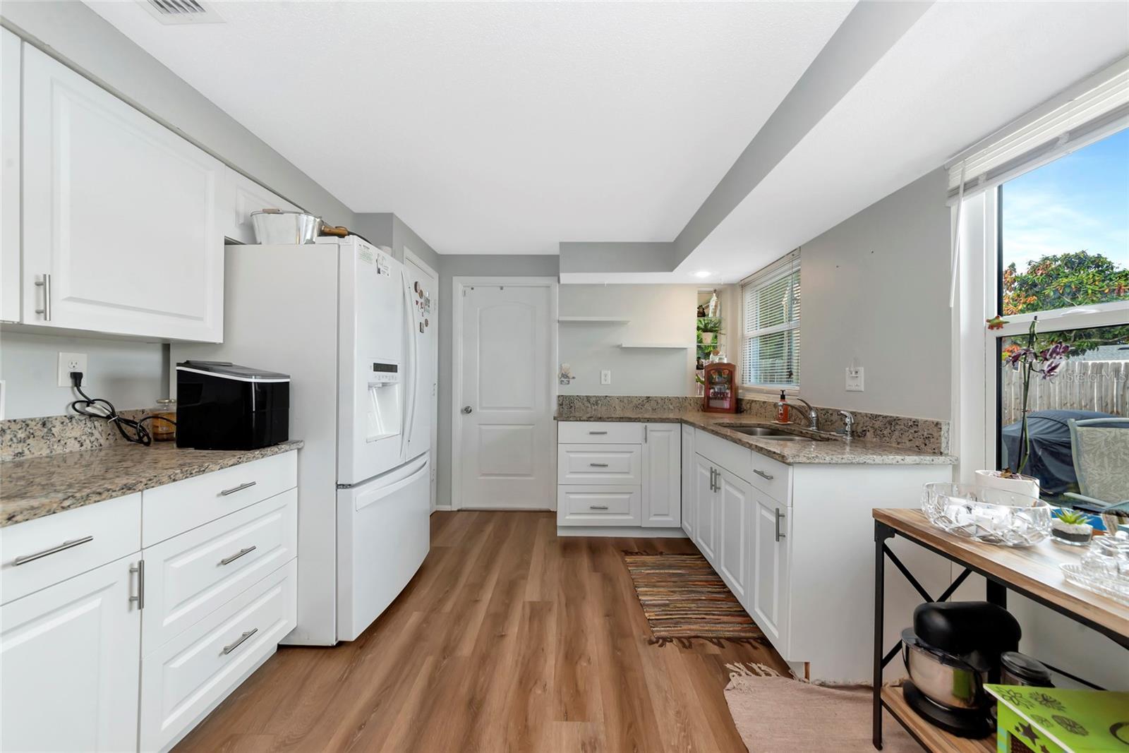 Image 12 of 47 For 8120 Lombra Avenue