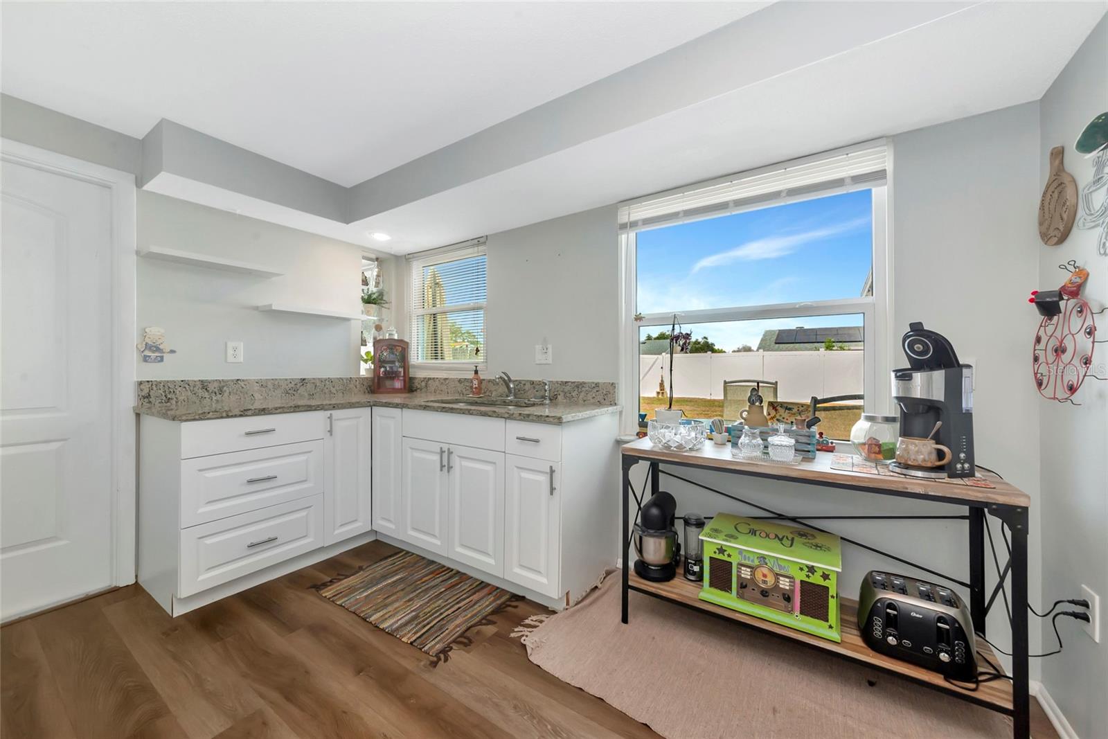 Image 13 of 47 For 8120 Lombra Avenue