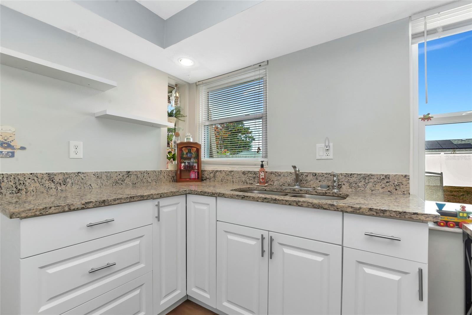 Image 14 of 47 For 8120 Lombra Avenue