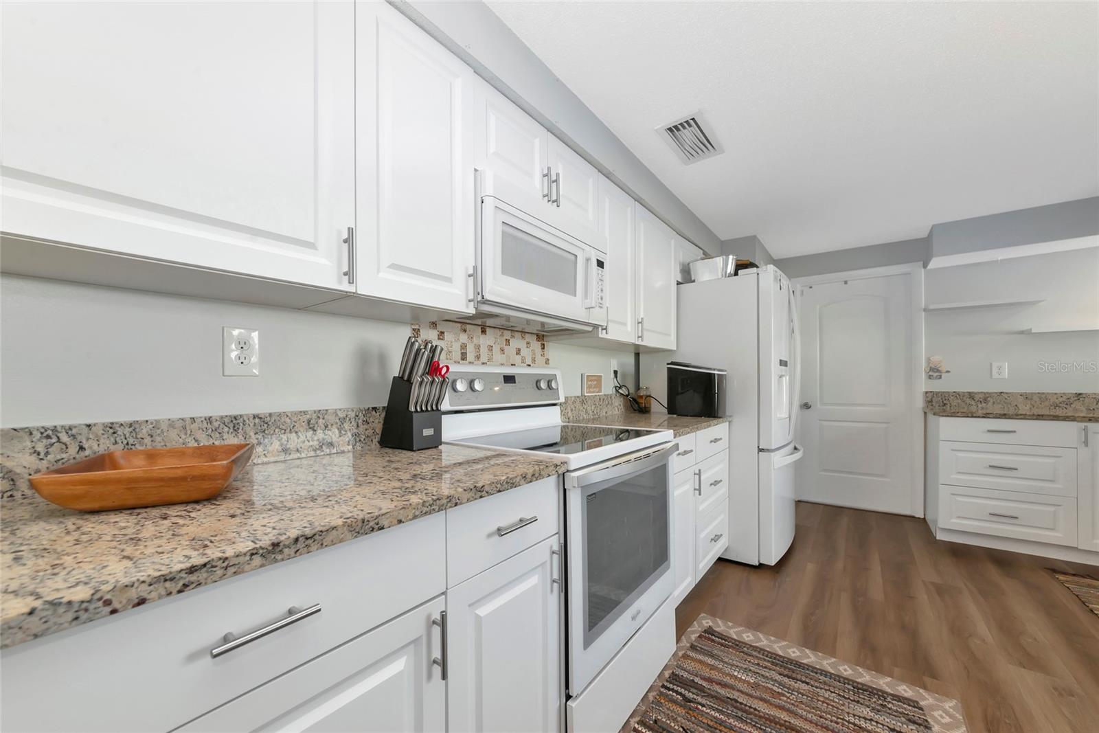 Image 16 of 47 For 8120 Lombra Avenue