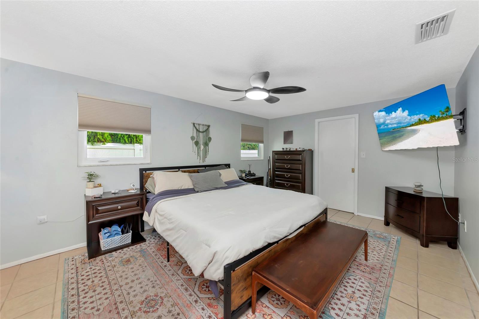 Image 18 of 47 For 8120 Lombra Avenue