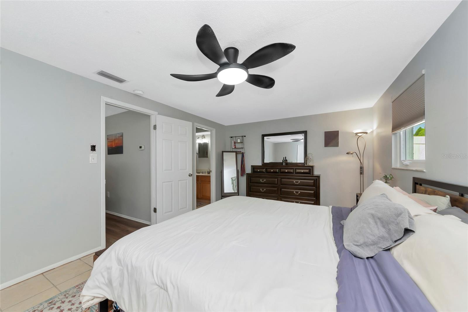 Image 20 of 47 For 8120 Lombra Avenue