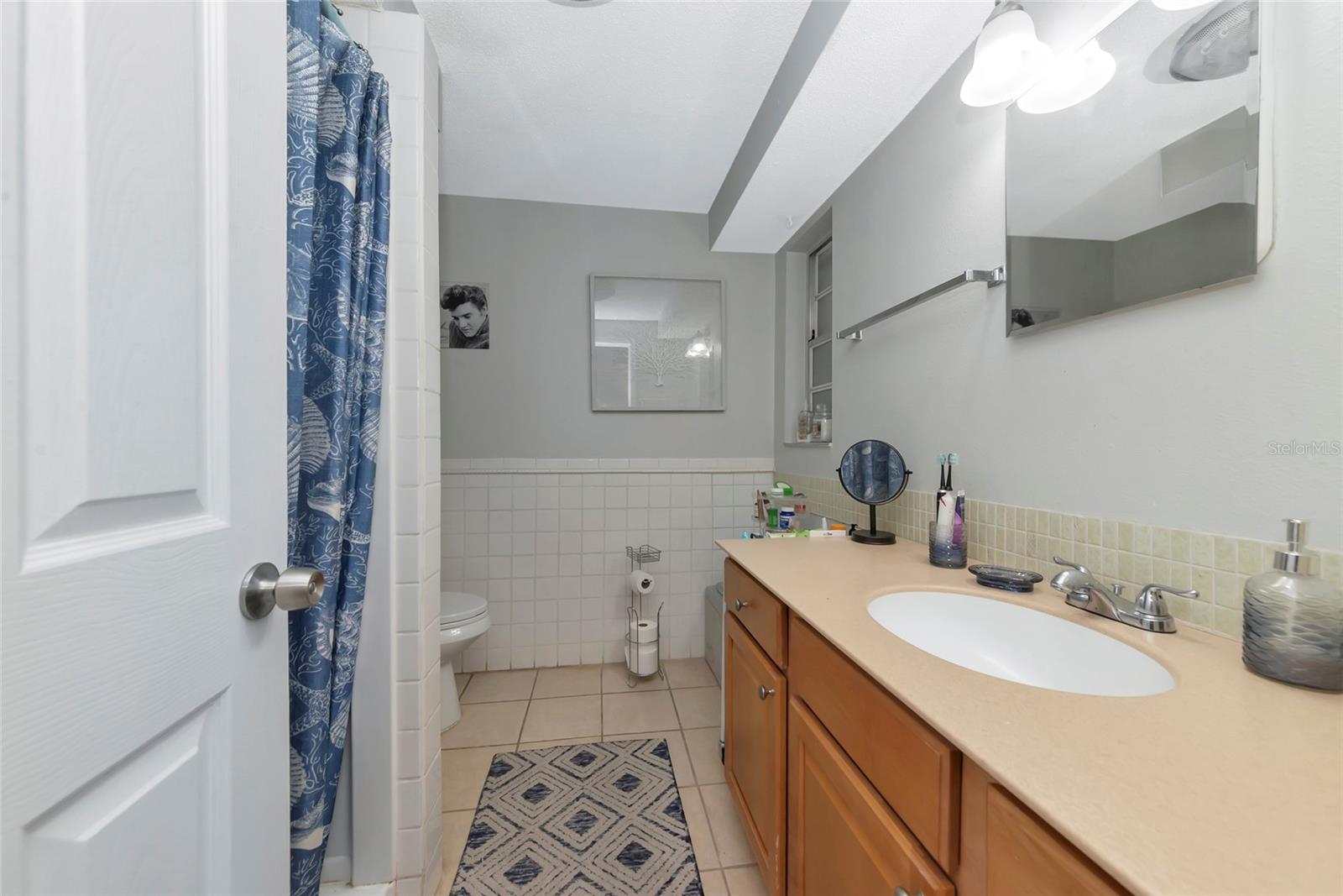 Image 22 of 47 For 8120 Lombra Avenue