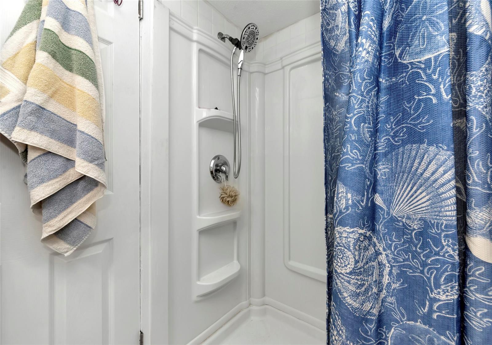 Image 23 of 47 For 8120 Lombra Avenue