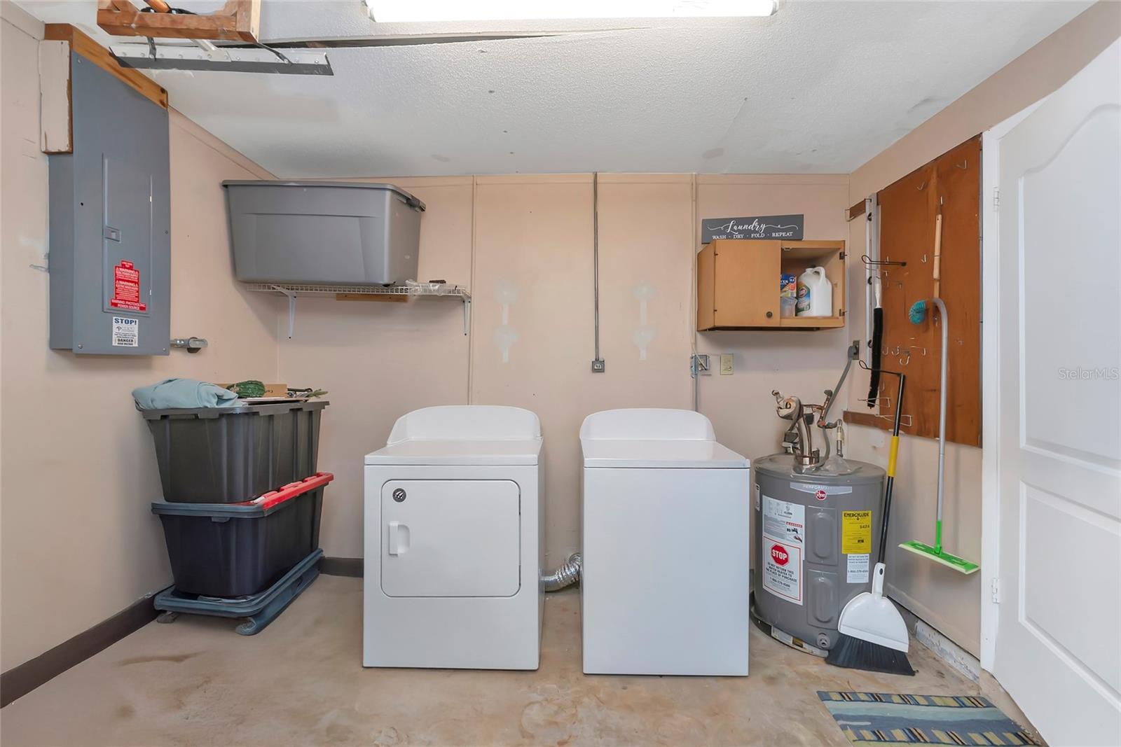 Image 36 of 47 For 8120 Lombra Avenue