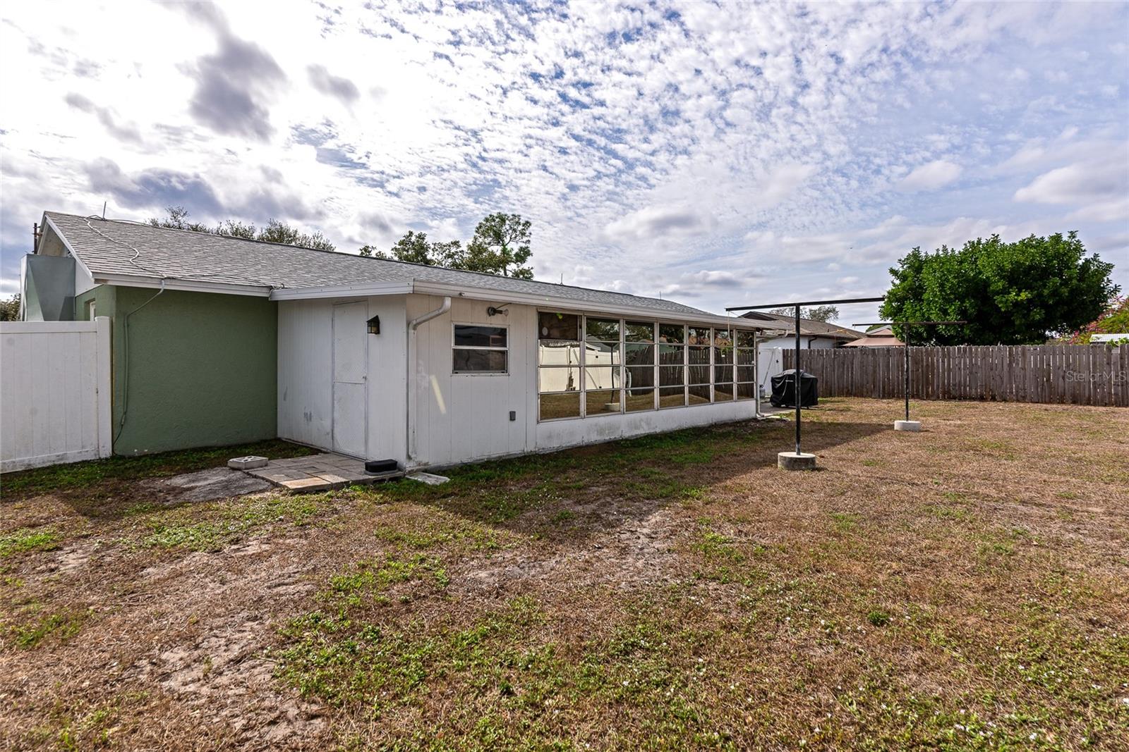 Image 39 of 47 For 8120 Lombra Avenue