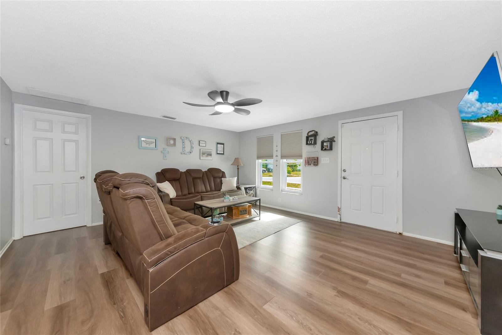 Image 7 of 47 For 8120 Lombra Avenue