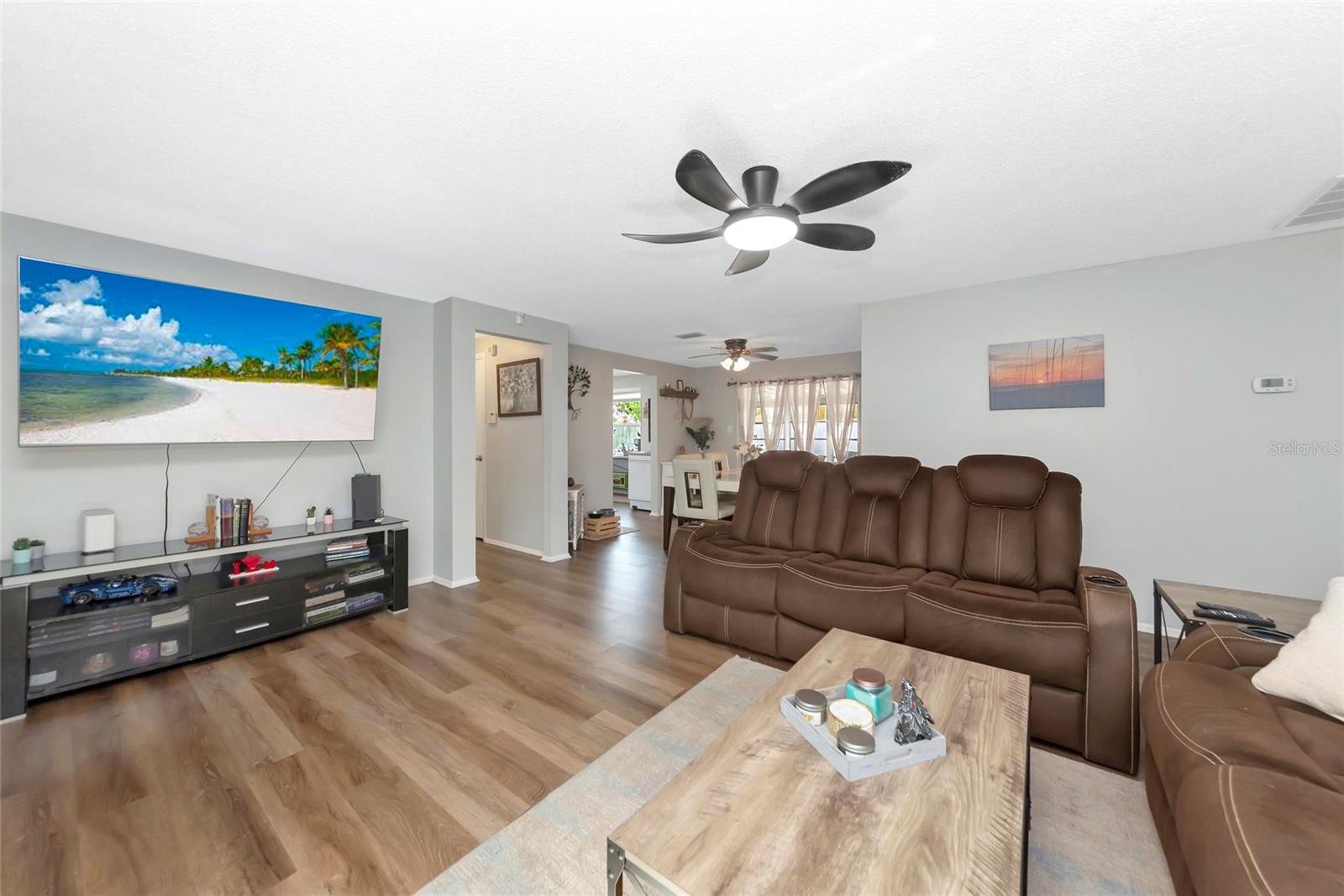 Image 9 of 47 For 8120 Lombra Avenue