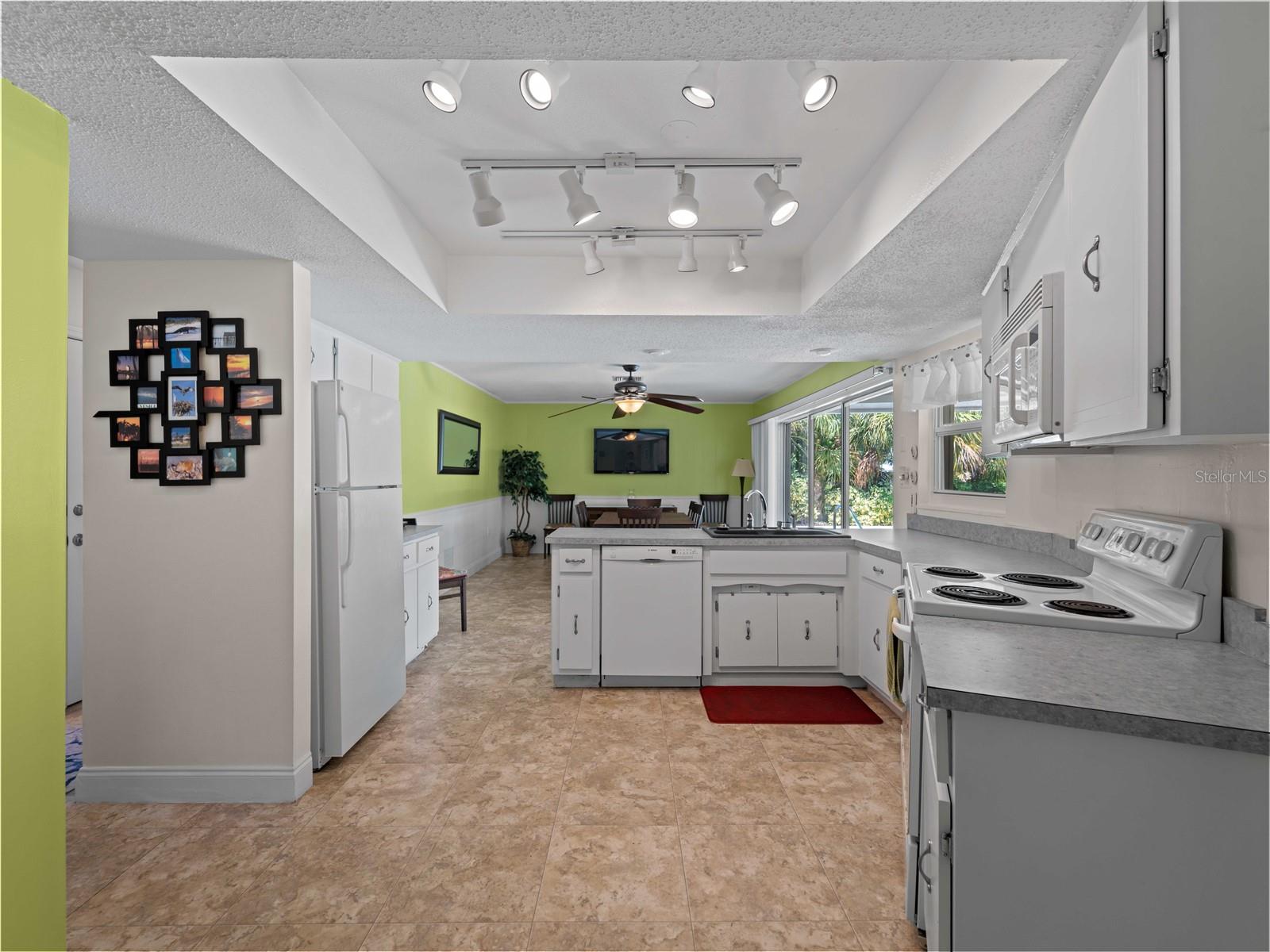 Image 7 of 54 For 424 Baycrest Drive