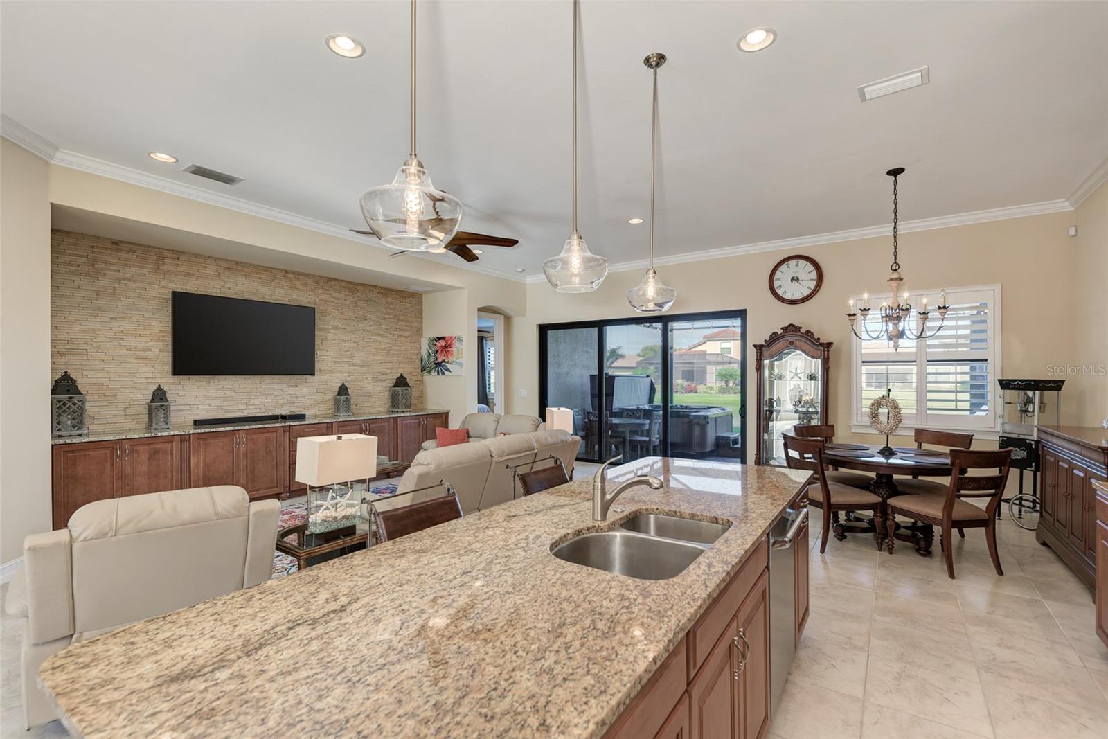 Image 7 of 40 For 1058 Bluffwood Drive