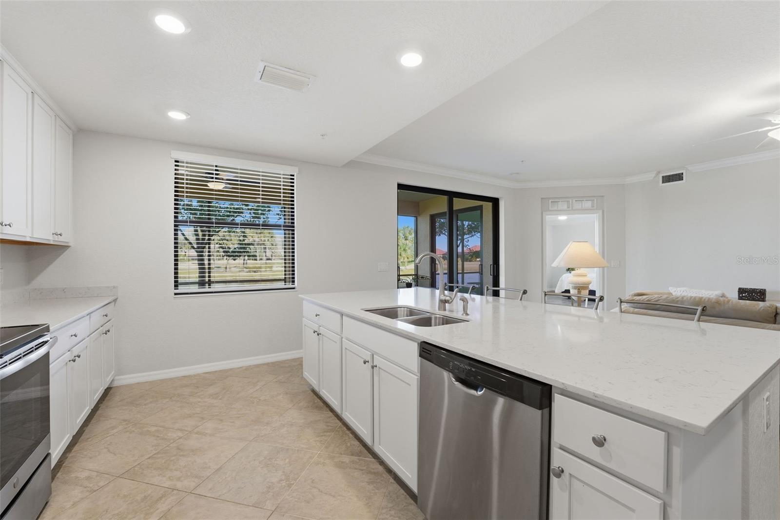 Image 11 of 97 For 10792 Tarflower Drive 101