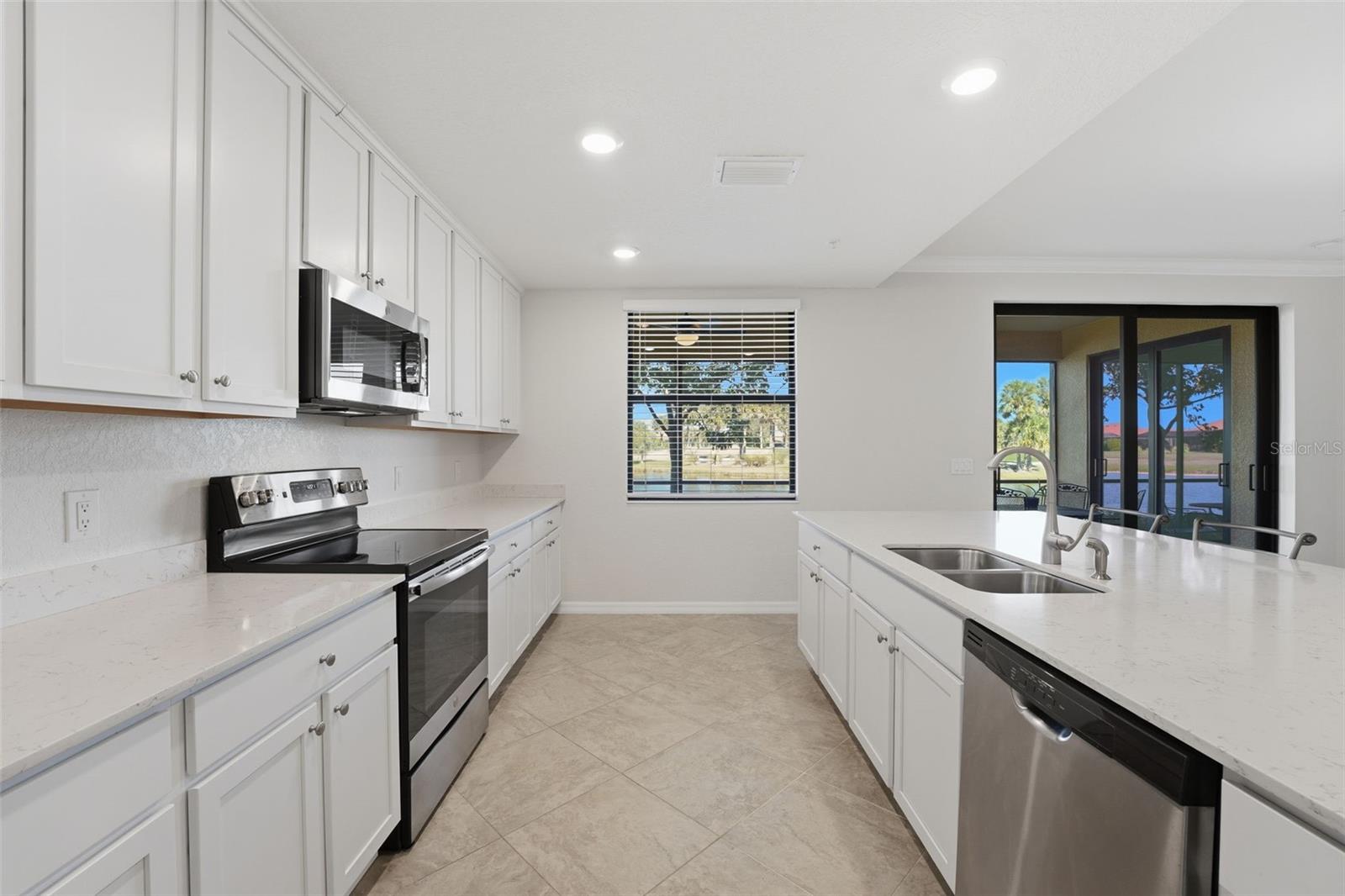 Image 12 of 97 For 10792 Tarflower Drive 101