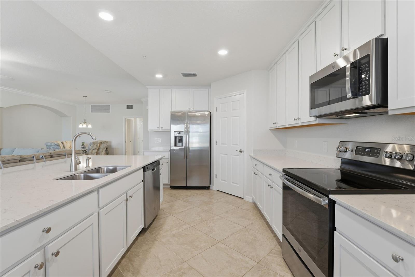 Image 13 of 97 For 10792 Tarflower Drive 101