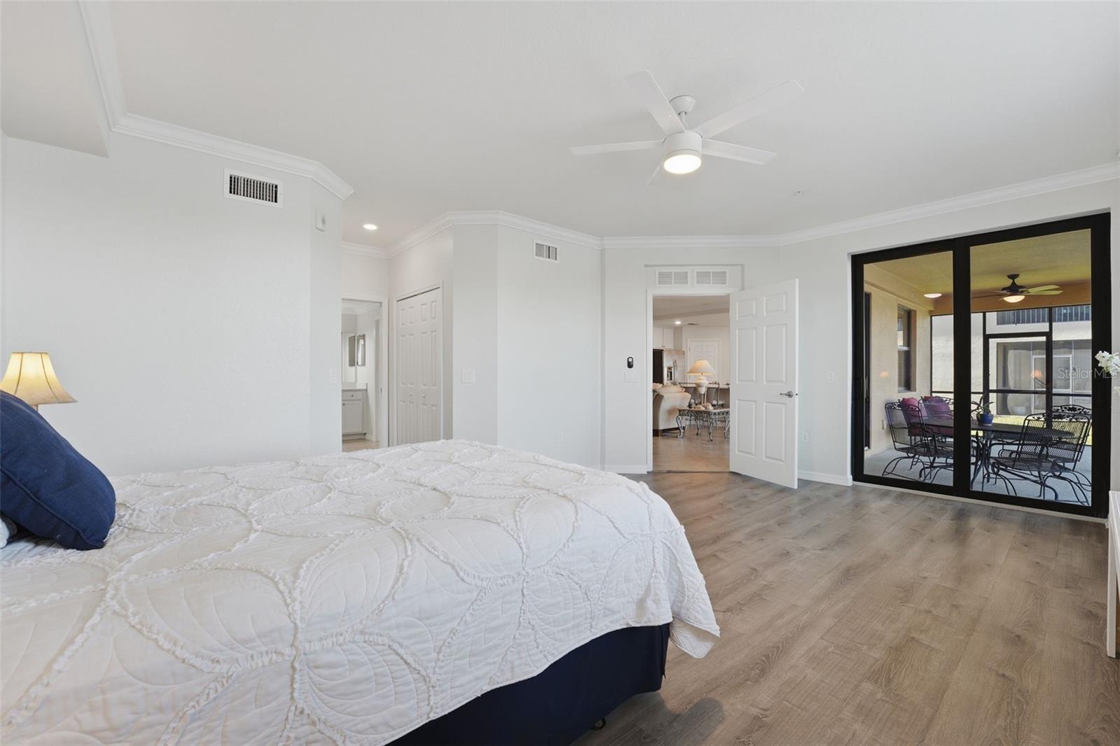 Image 24 of 97 For 10792 Tarflower Drive 101