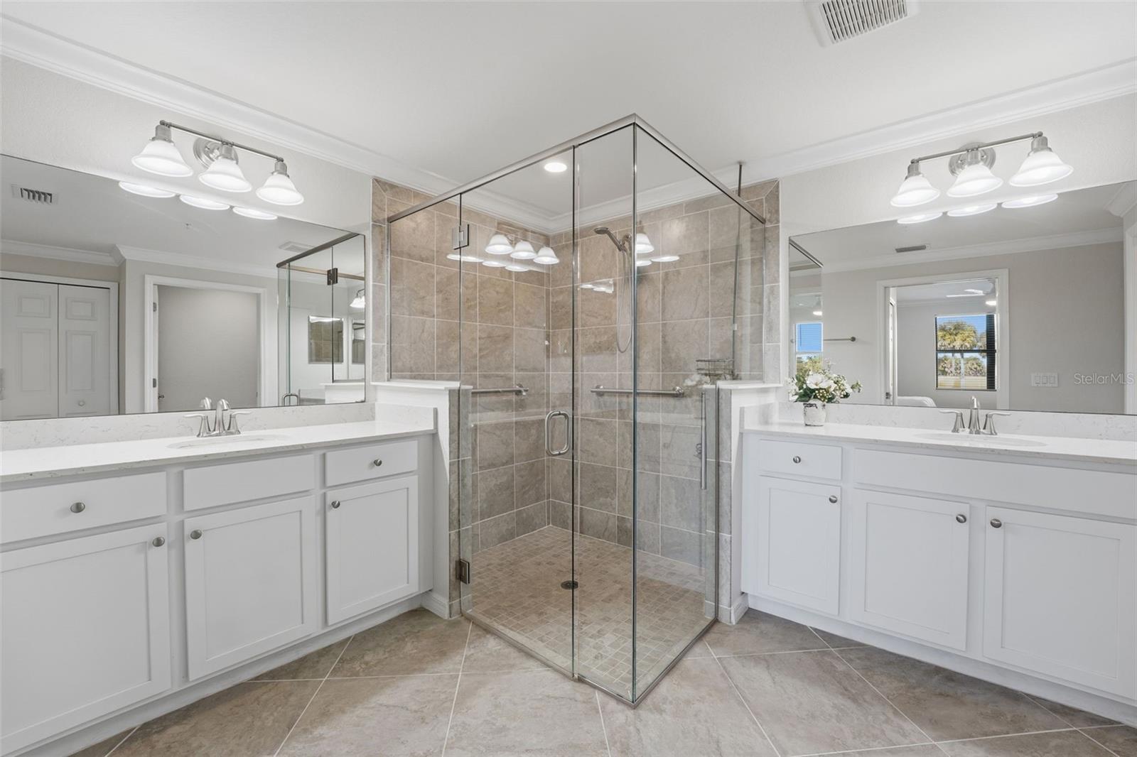 Image 26 of 97 For 10792 Tarflower Drive 101